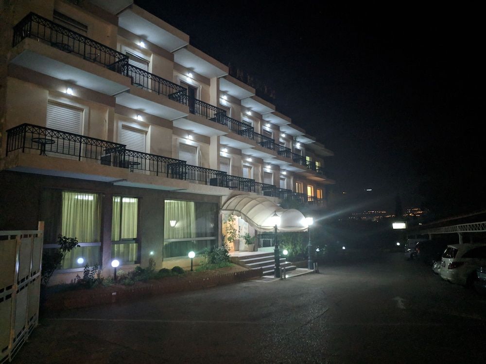 Hotel Anesi 2 étoiles à Athènes
