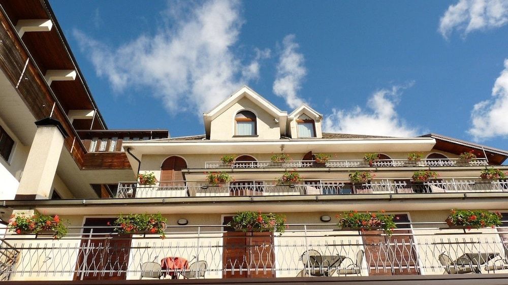 Hotel Ristorante La Rosa 3 estrellas en Teglio