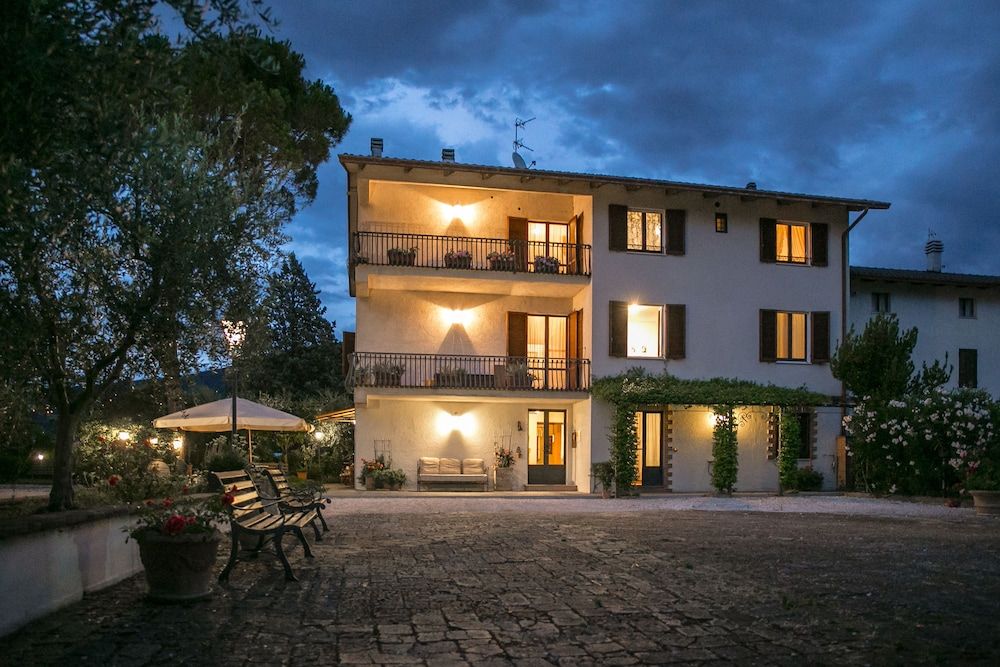 Agriturismo Il Quercione -1 estrellas en Rivotorto
