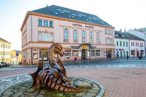 Hotel Paříž 3 estrellas en Jičín