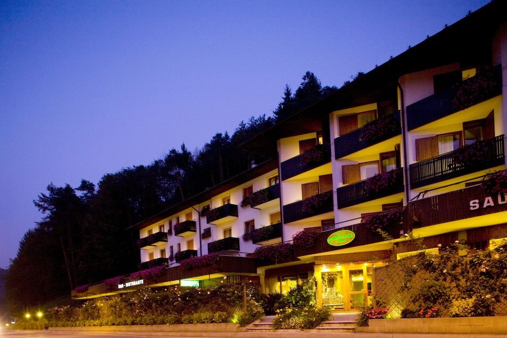 Comano Cattoni Holiday 4 étoiles à Comano Terme