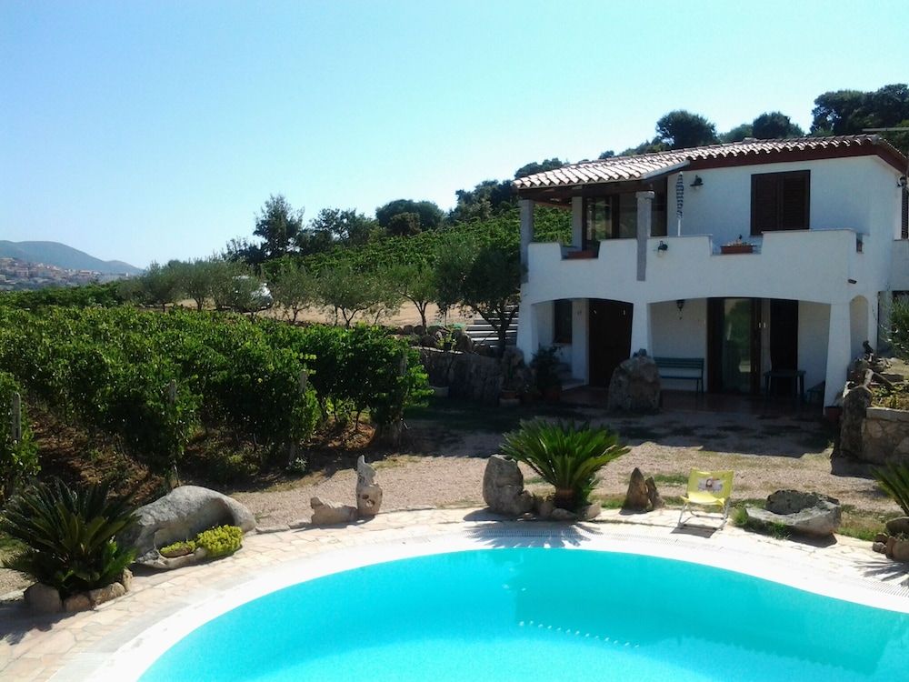 Agriturismo B&B Domo De Resteblas -1 estrellas en Berchidda