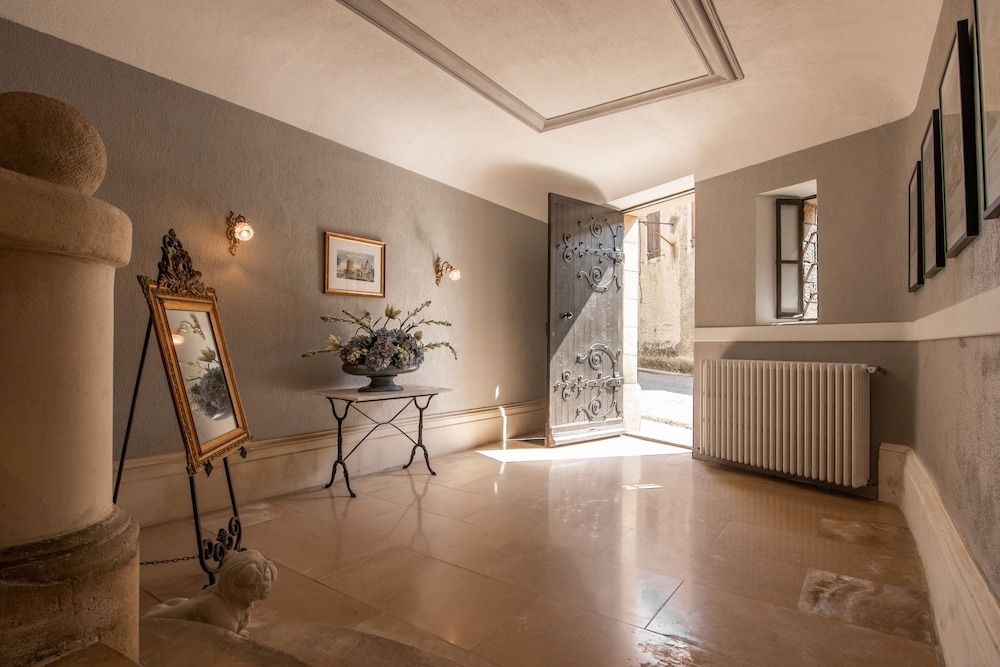 Chateau Terre Blanche 3