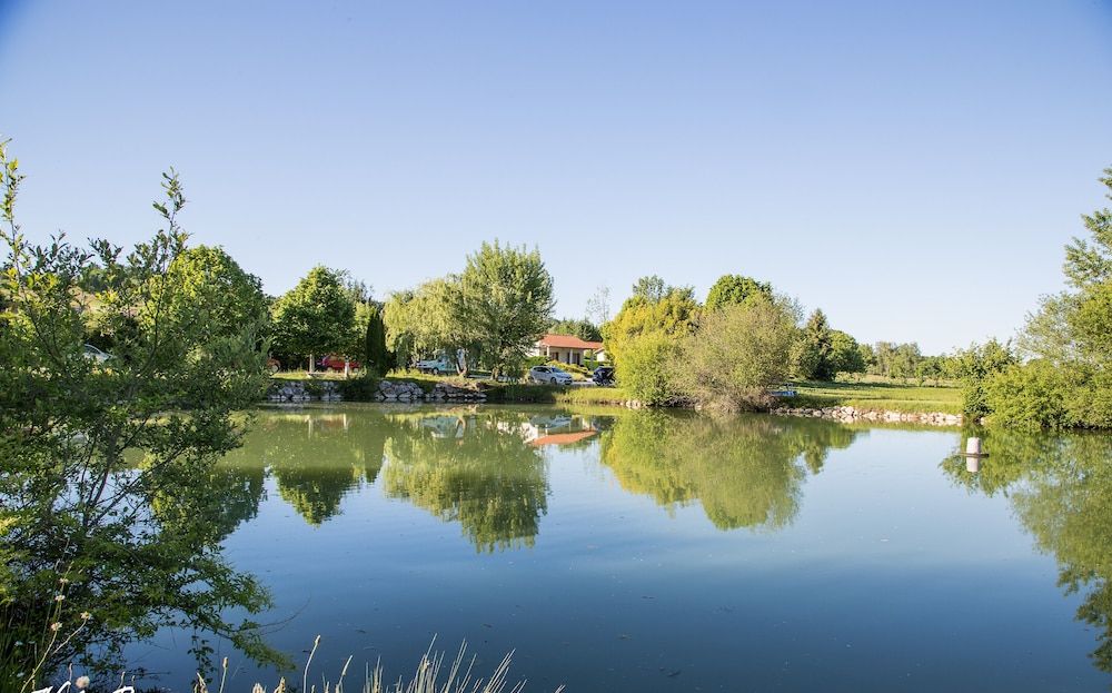 Paradise Chalets and Camping -1 estrellas en Sarrecave