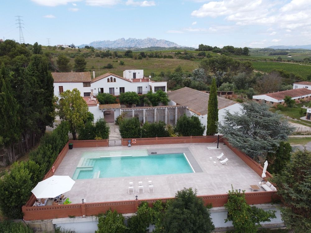 Masia Can Rovira 2 estrellas en San Lorenzo de Hortóns