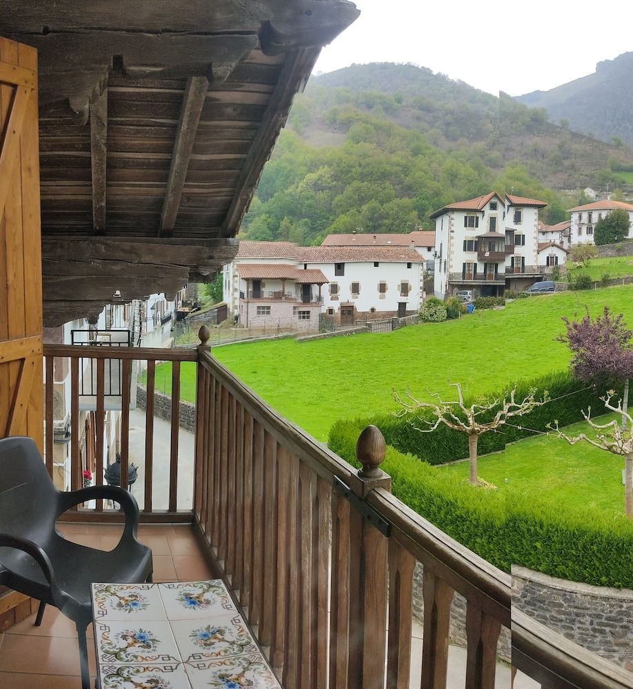 Hostal Mendaurpe 2 estrelas em Ituren