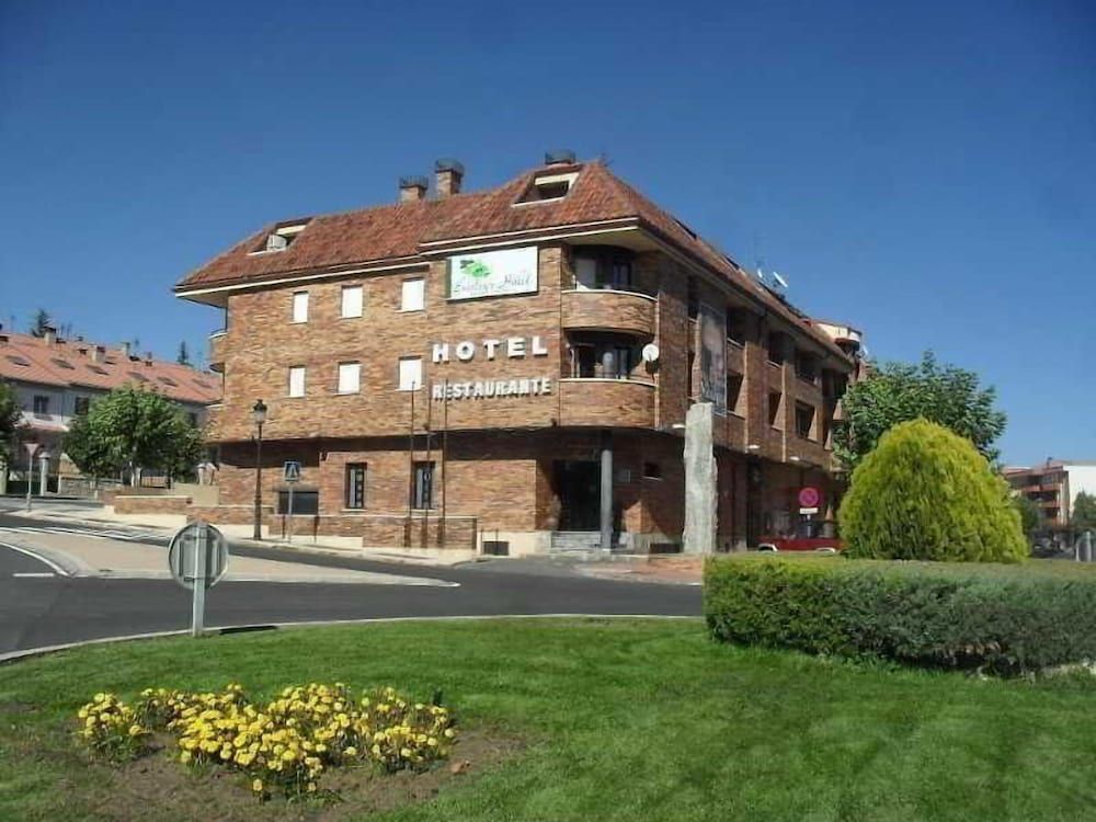Hotel Maximus 3 estrellas en Las Navas del Marqués