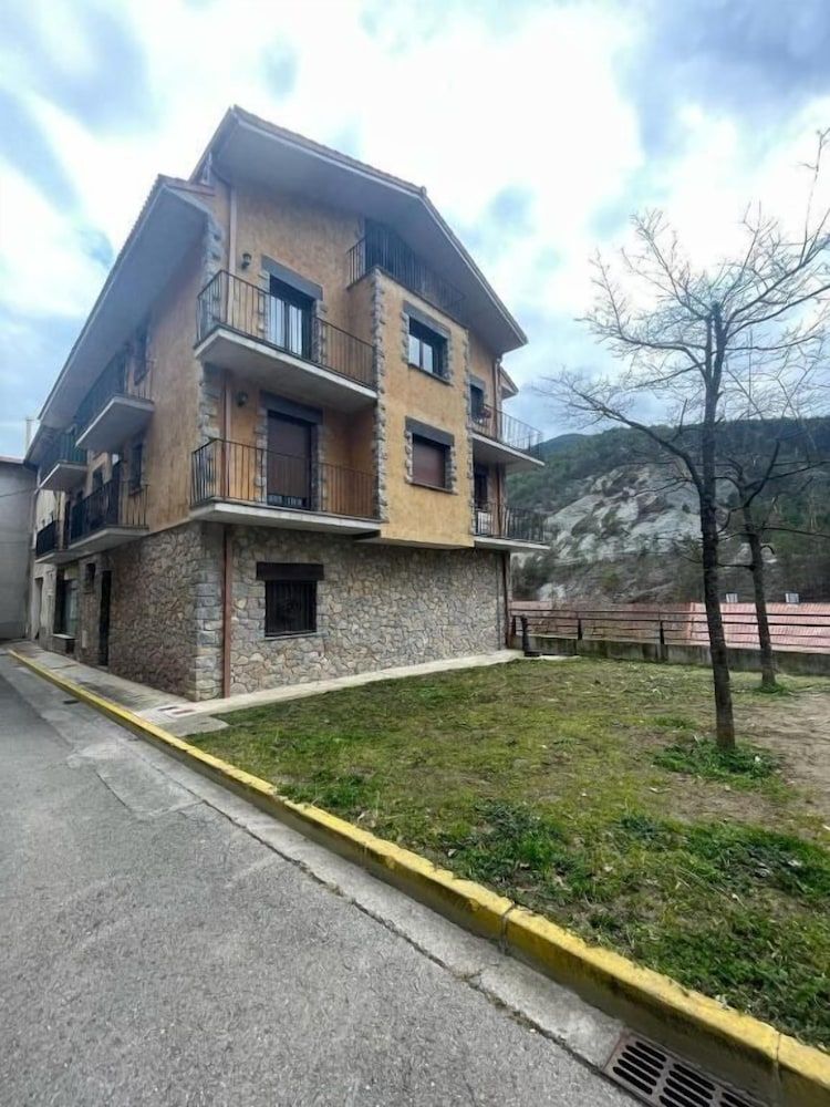 HOTEL AL RIÚ 2 estrellas en Bagá