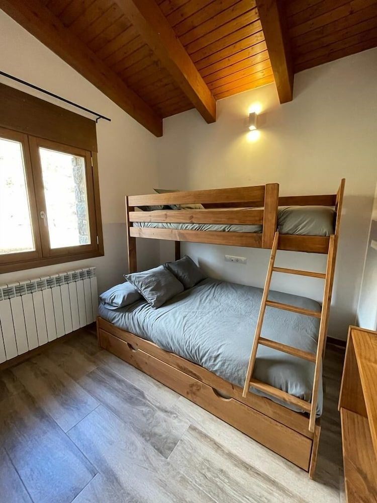 Casa de les Escoles 2