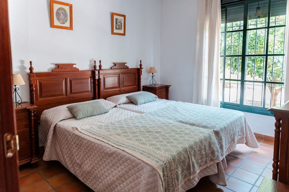Apartamentos Los Álamos de El Pedroso 2 estrellas en El Pedroso