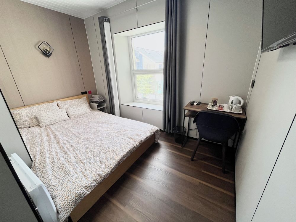 OYO Welsh Holiday Accommodation - Modern Stay 3