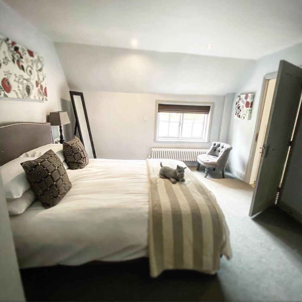 The Fleur de Lys Inn 3