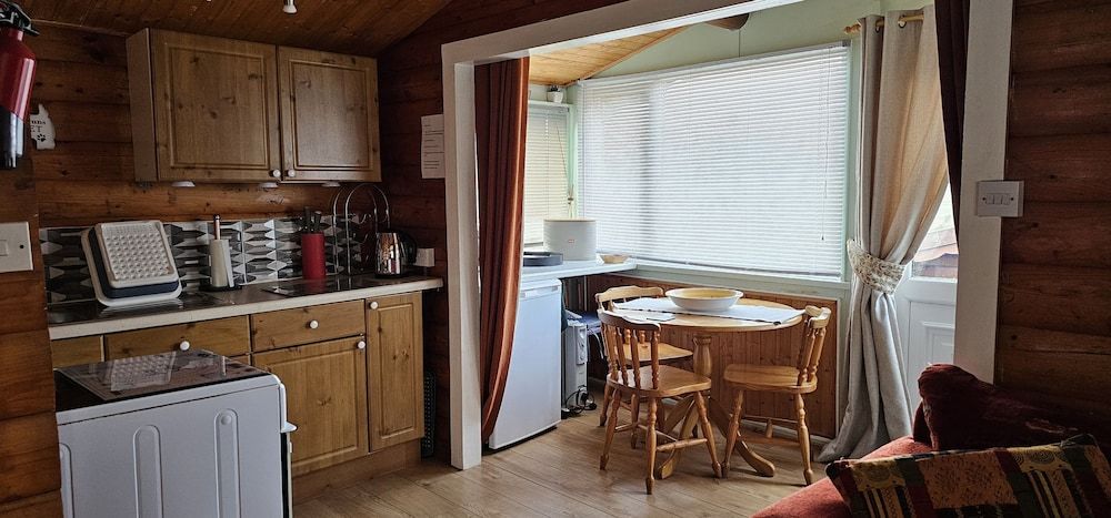 Log Cabin - Free Parking, Garden & pet Friendly 3