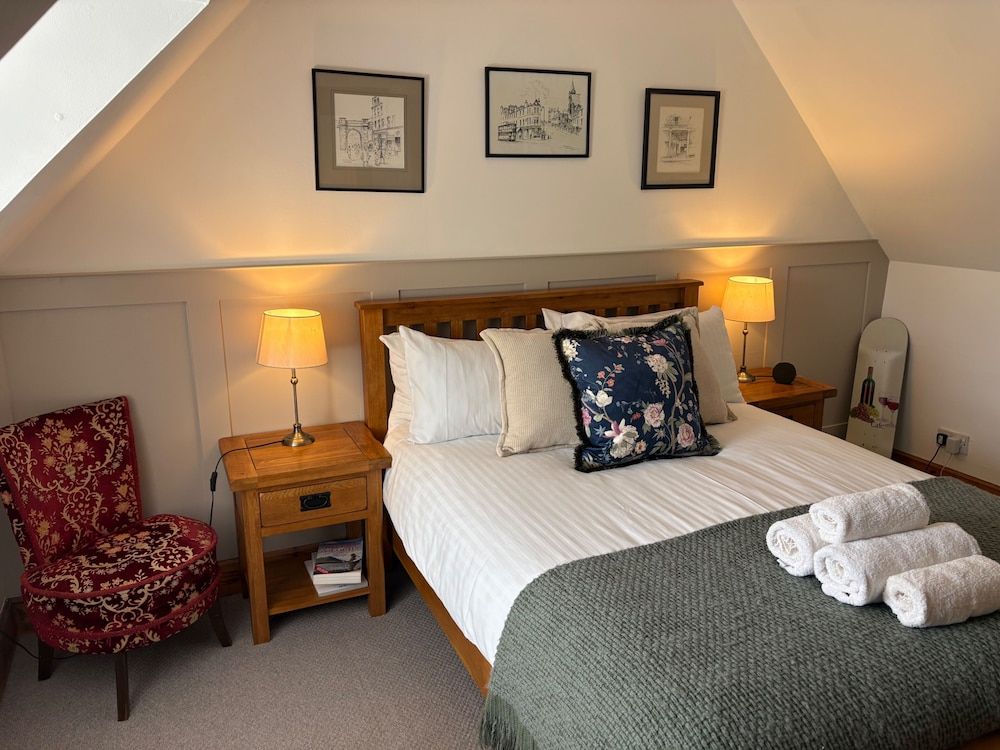 1 Keepers Cottage, Skeabost Bridge, Isle Of Skye 2