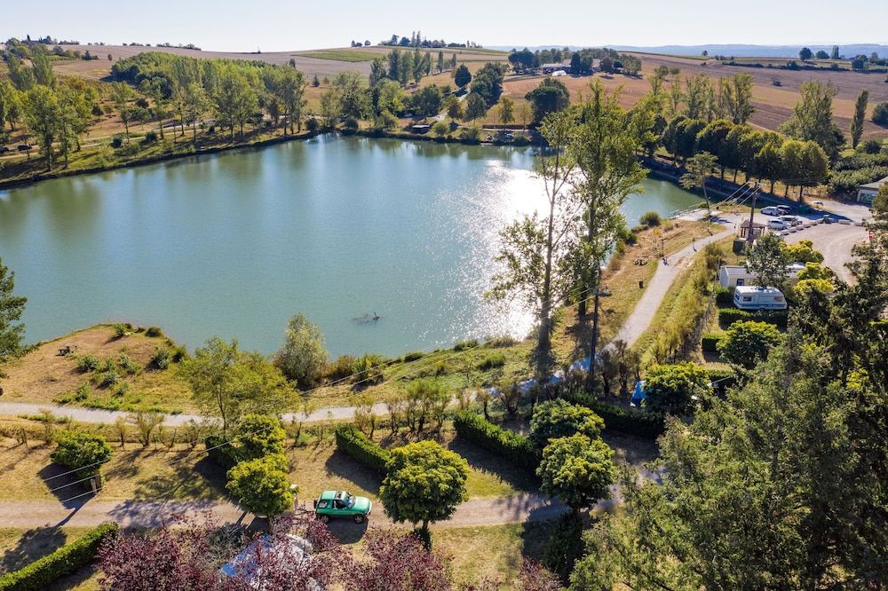 Les Auzerals camping du lac -1 étoiles à Rabastens
