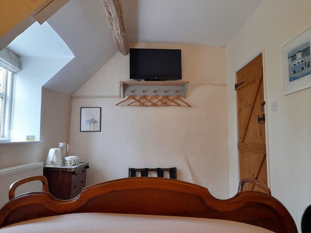 Cotswold Cottage Bed & Breakfast 2