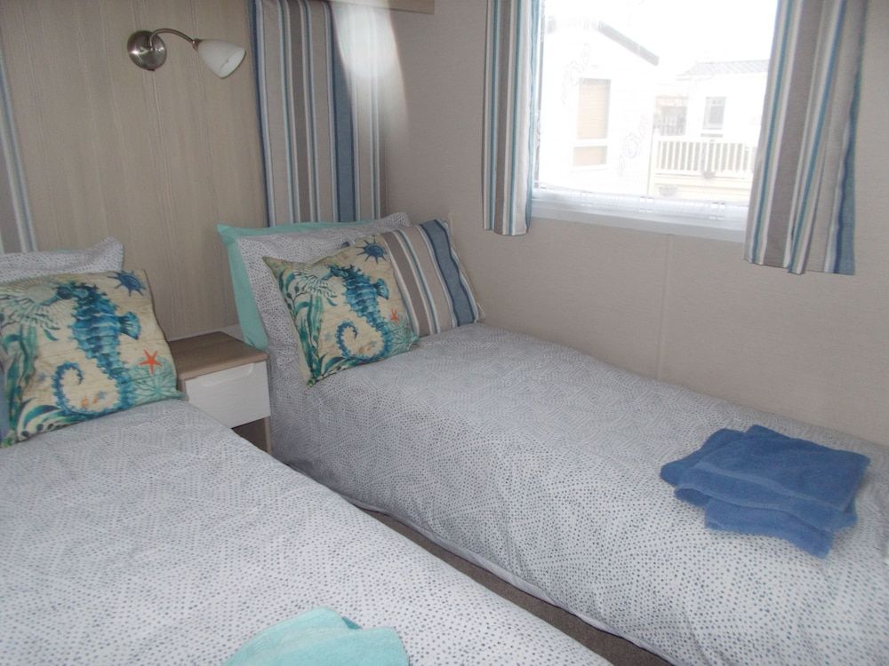 3 Bed Caravan - Sleeps 8 - Wifi - Parking -1 étoiles à Kinmel Bay