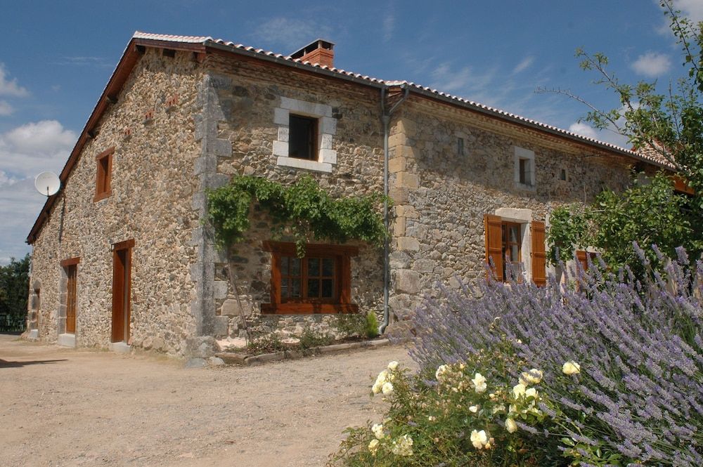 Gites Chez Annick et Patrick -1 étoiles à Bussière-Badil