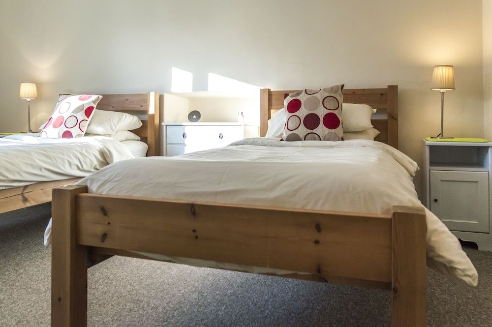 Rock Cottage - 3 Bedroom Holiday Home 3