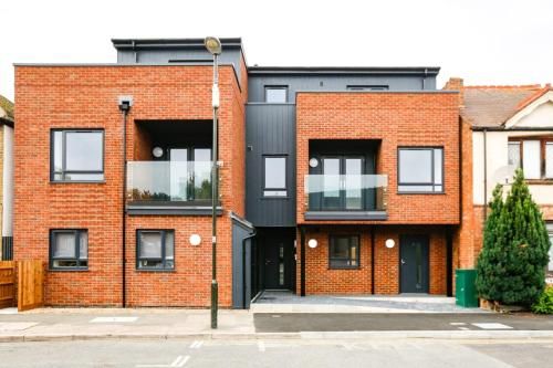 Hybrid Resi - London, Mitcham close to Tooting and Wimbledon 3 étoiles à Mitcham