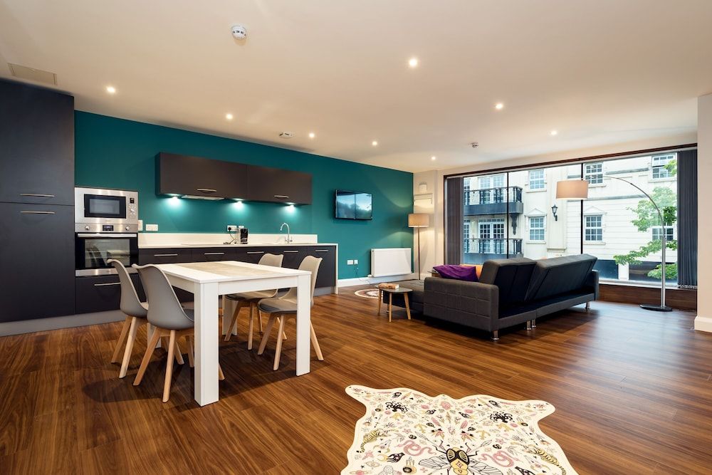 Godfrey Mews -1 estrellas en Newry