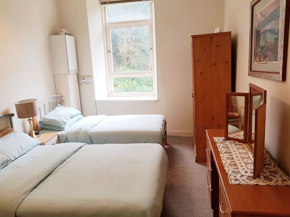2 Bed Flat - Sleeps 4 - Parking - Wifi 3
