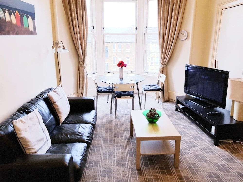 2 Bed Flat - Sleeps 4 - Parking - Wifi -1 étoiles à Port Glasgow