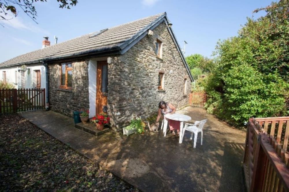 Inviting 2-bed Cottage in Newcastle Emlyn -1 étoiles à Newcastle Emlyn