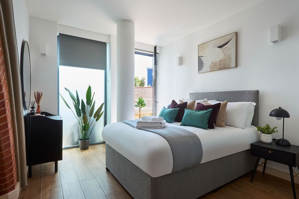 Kew Bridge by Viridian Apartments 3