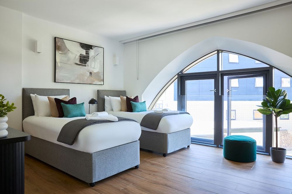 Kew Bridge by Viridian Apartments 2