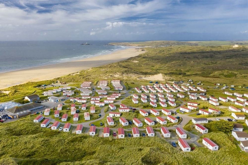 St Ives Bay Beach Resort by Away Resorts -1 estrellas en Phillack