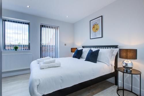 Hybrid Resi - Uxbridge, On-site CAR or VAN parking, near London Heathrow Airport 2