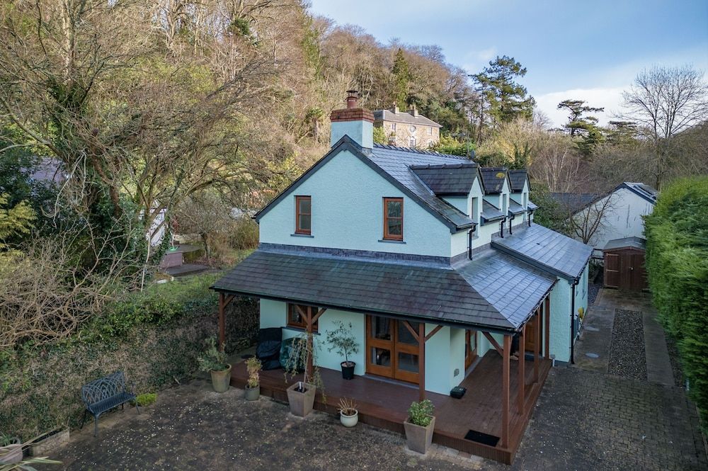 Llais Afon - 3 Bedroom Holiday Home - Fishguard -1 étoiles à Fishguard