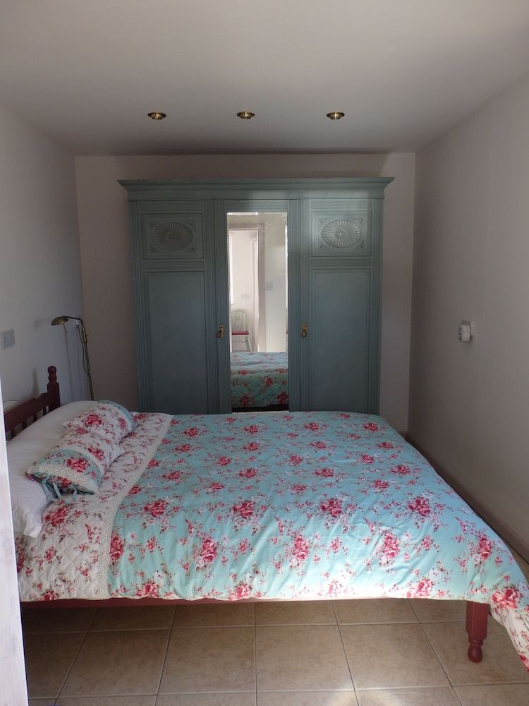 Rosehip Cottage 2