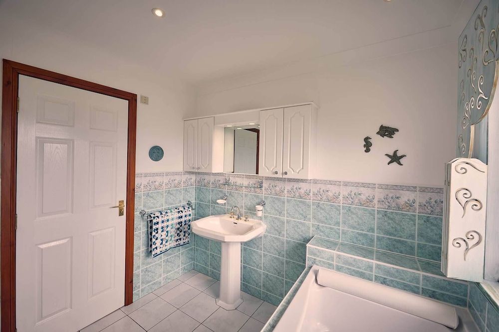 Host Stay Cheviot View 3