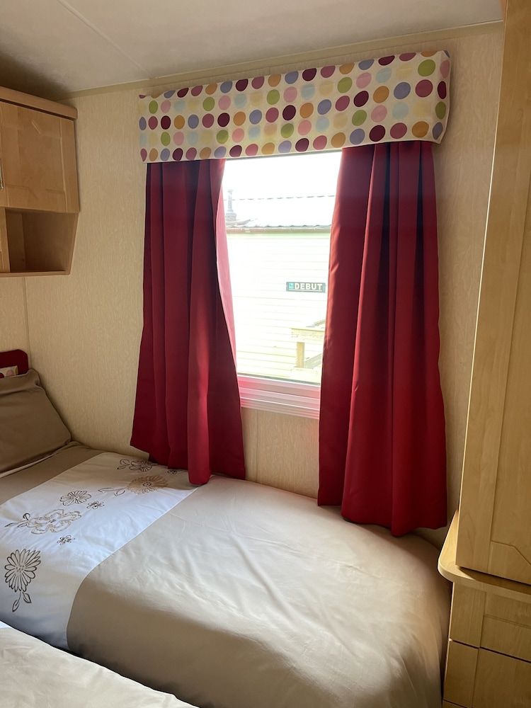 Immaculate 2-bed Static Caravan at Monrieth 3