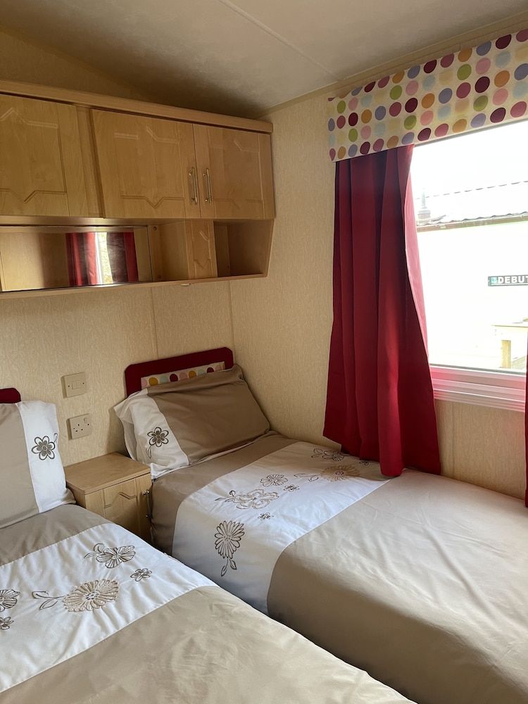 Immaculate 2-bed Static Caravan at Monrieth 2