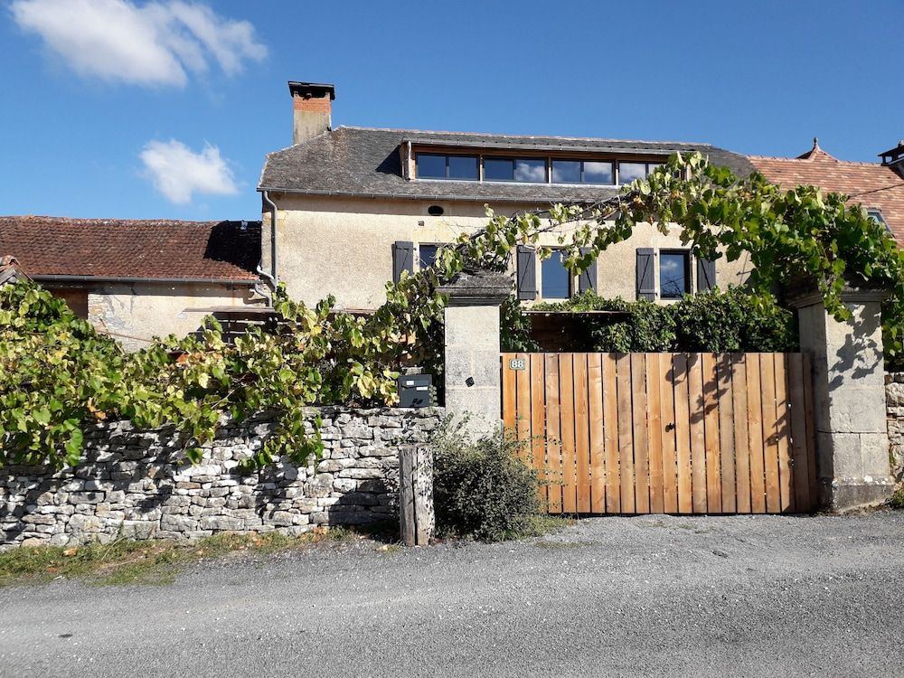 Auberge Du Lac Noir -1 étoiles à Saint-Cernin-de-Larche