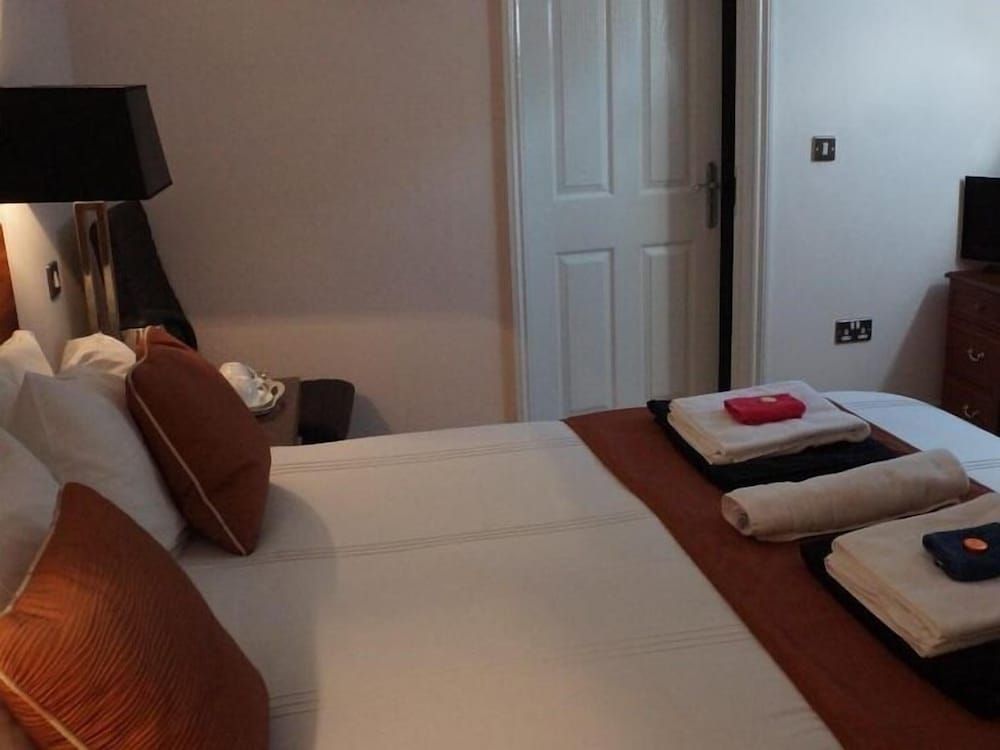The Lyn Valley Guest House 3