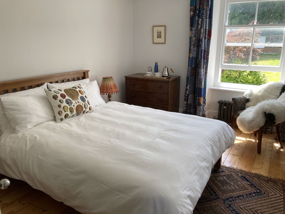 Frizenham Farmhouse B&B 3