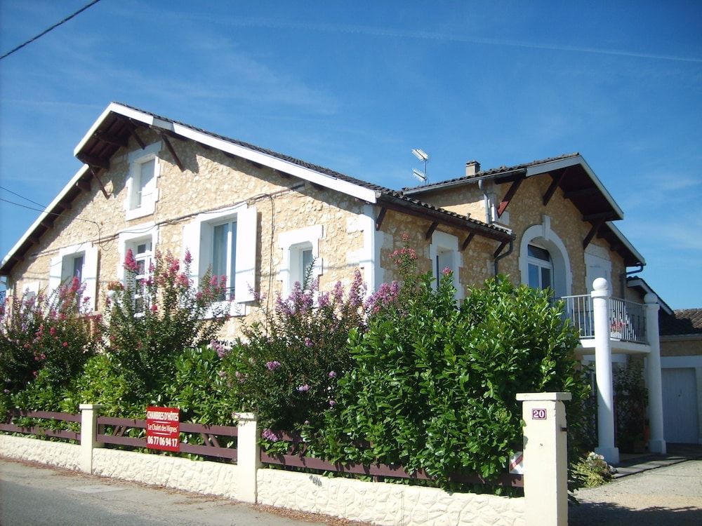 Le Châlet des Vignes -1 estrellas en Saint-Laurent-des-Vignes