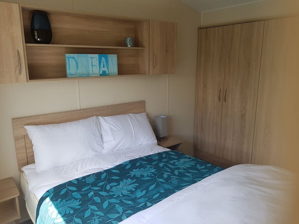 Caravan - Sleeps6-pet Friendly-parking Available 3
