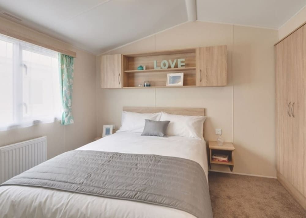 Caravan - Sleeps6-pet Friendly-parking Available 2