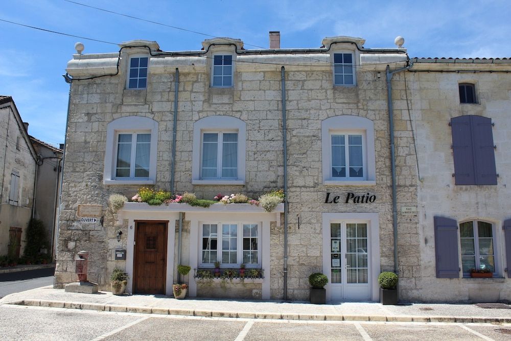Le Patio Chambres et Table dHotes -1 estrelas em La Tour-Blanche