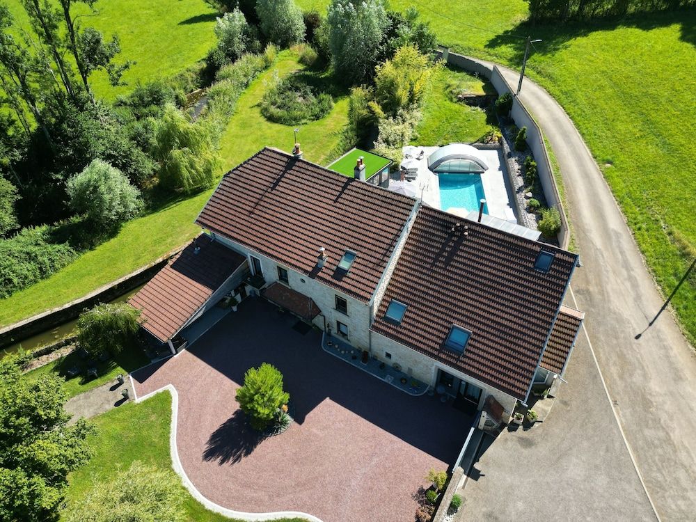 Domaine Le Puits du Moulin -1 stelle a Comberjon