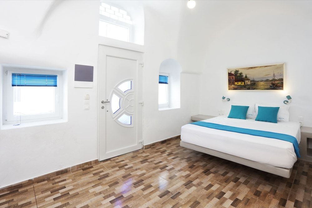 Church & Cave - Santorini Private Residences 2