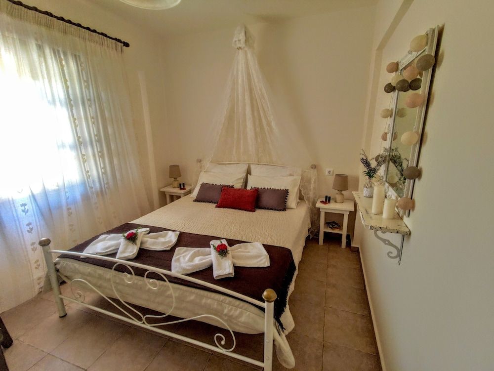 Thymes traditional house 2