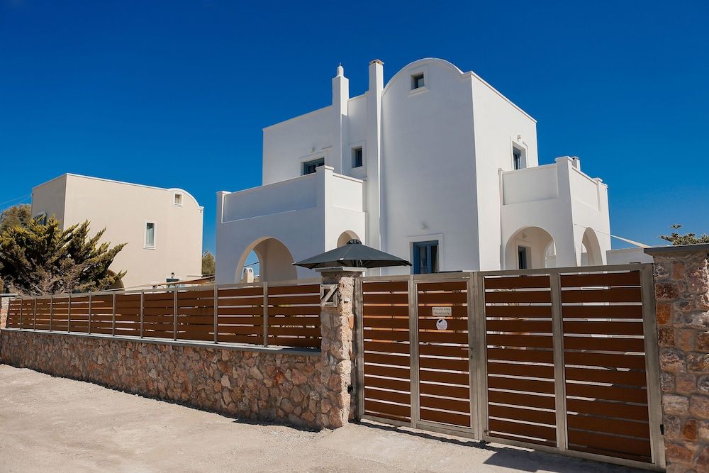 The Z Private Villa Santorini -1 estrellas en Monolithos