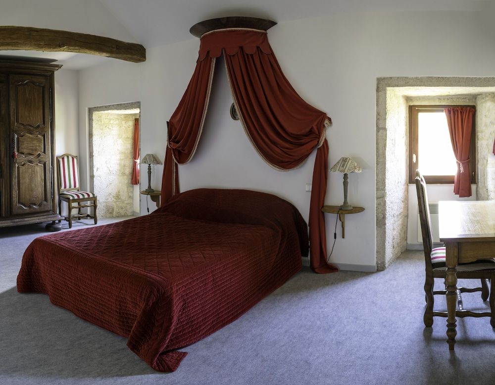 LA MAISON ROYALE 2