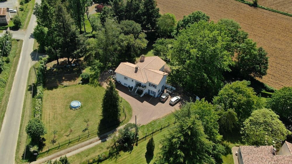 La Folie -1 étoiles à Breuil-Barret